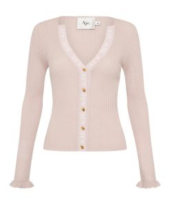 Whiteandwear.shop42025b7bda 2
