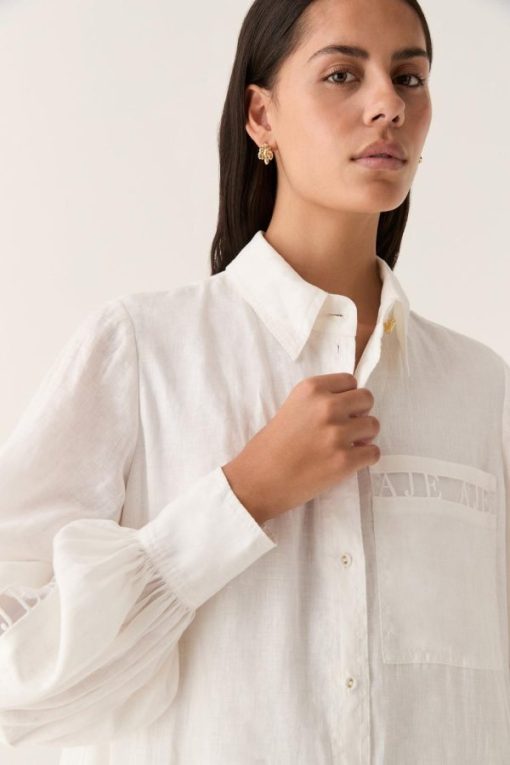 Whiteandwear.shop5fc9bada64 4