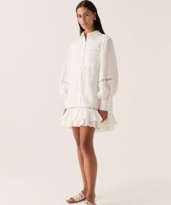Whiteandwear.shop5fc9bada64 5