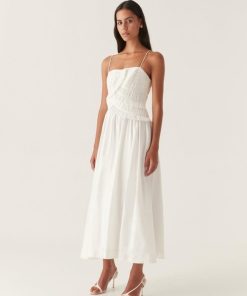 Whiteandwear.shop65e290619f 3