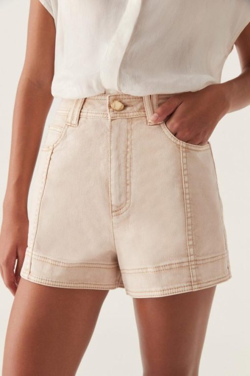 Whiteandwear.shop8bf4f3d0f7 1