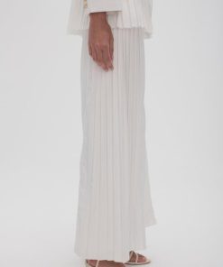 Whiteandwear.shopf254f02c24 4