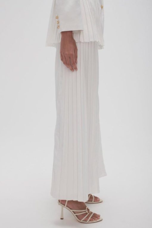 Whiteandwear.shopf254f02c24 4