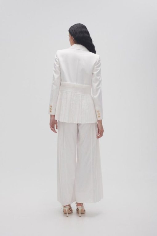 Whiteandwear.shopf254f02c24 5